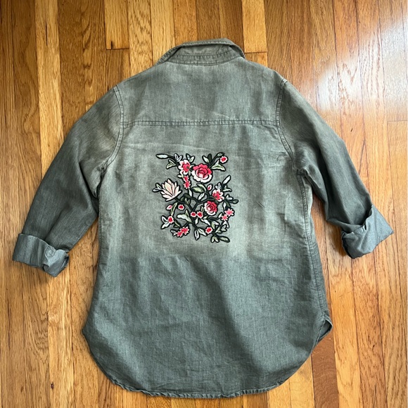 LIKE NEW Olive acid washed button up shirt with flower embroidery, green, medium - Picture 1 of 2